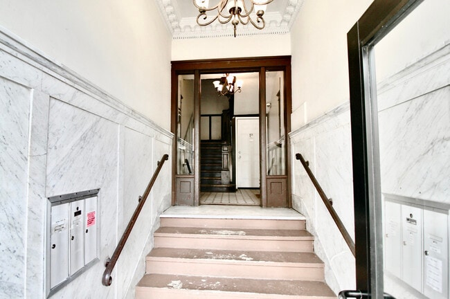 Building Photo - 3720 S Indiana Ave