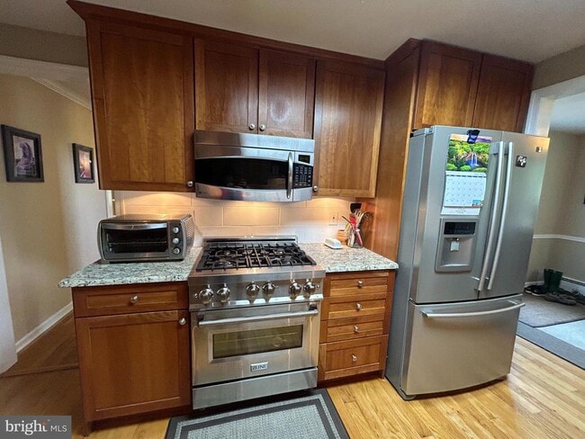 Building Photo - 5 Cedar Woods Dr