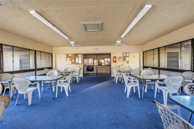 Building Photo - 8415 Gardens Cir