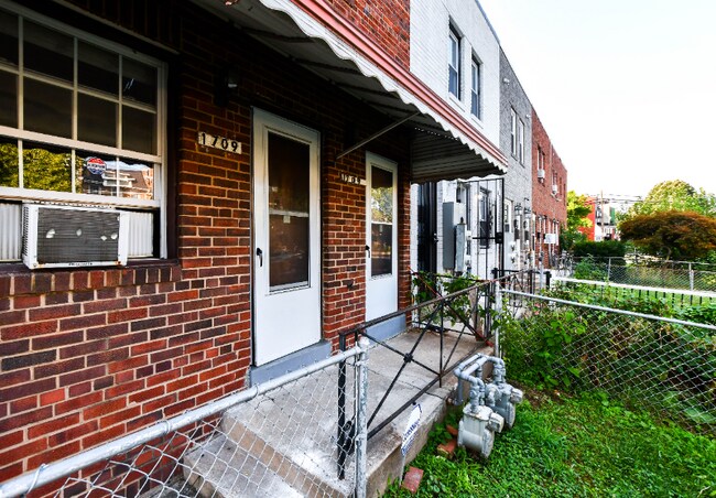 Building Photo - 1709 Montello Ave NE