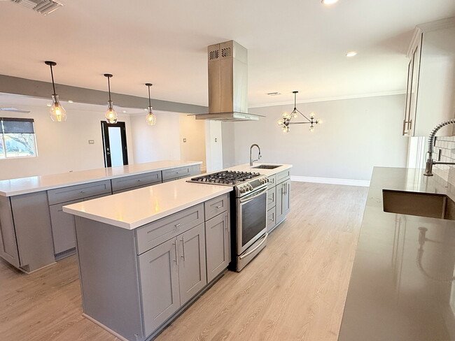 Building Photo - 8139 E Mulberry St