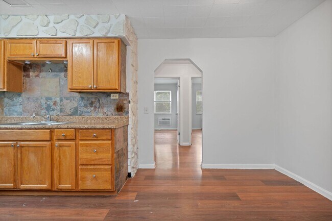 Building Photo - 632 Maple Dr