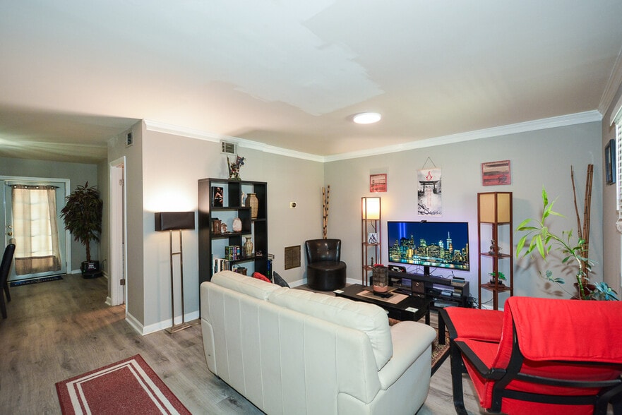 Building Photo - 1422 Springleaf Cir SE