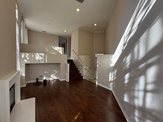 Building Photo - Condo in highly sought-after Vantage Commu...