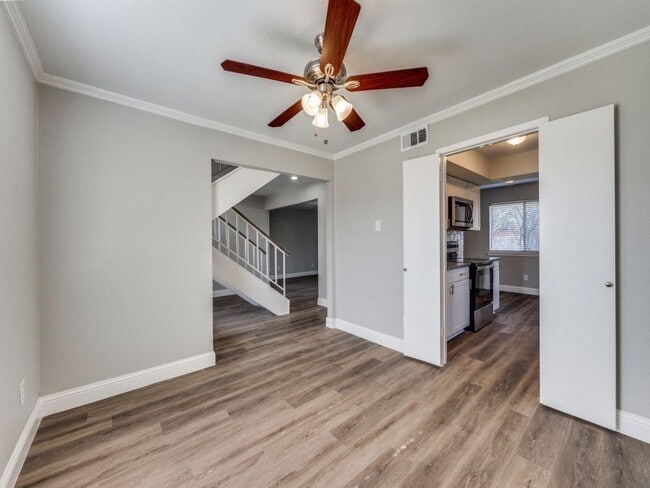 Building Photo - 2623 Summertree Dr