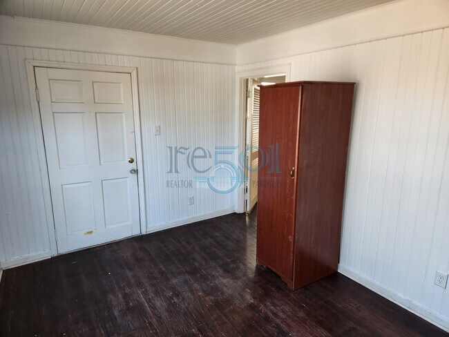Building Photo - Great Family Home!  4BR 2 BA