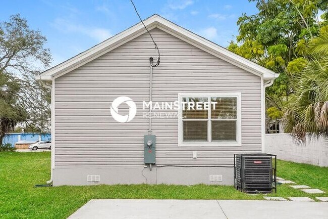 Building Photo - 2720 13th Ave S