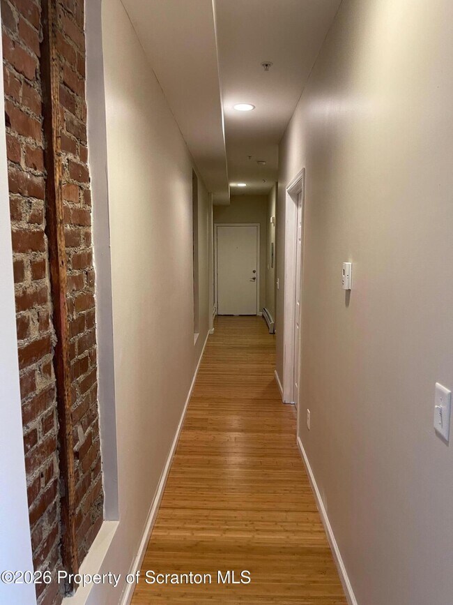 Building Photo - 1612 Capouse Ave