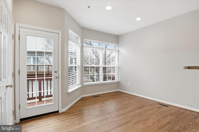 Building Photo - 5053 Kilburn St