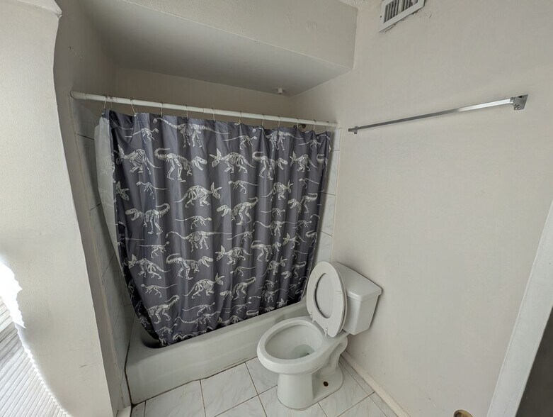 Building Photo - 9017 Rue Cambon St