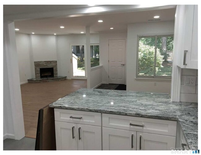 Building Photo - 3 Woods Hollow Ct