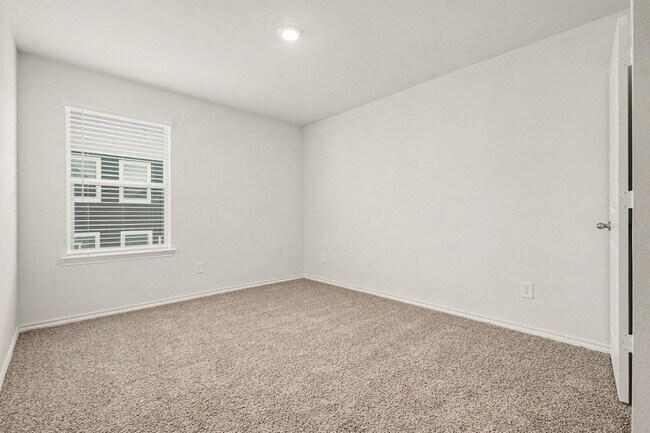 Building Photo - 125 Arbor Dr