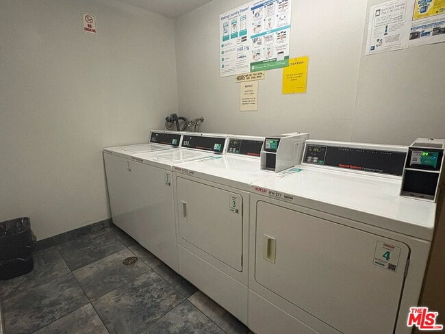 Building Photo - 12830 Burbank Blvd