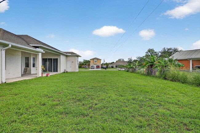 Building Photo - 379 NW La Playa St