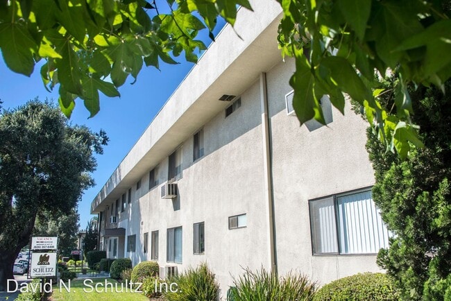 Building Photo - 833 W Foothill Blvd