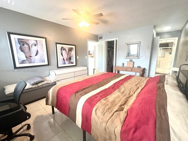 Building Photo - 2200 Diana Dr