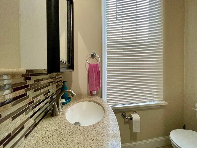 Building Photo - 68 John St