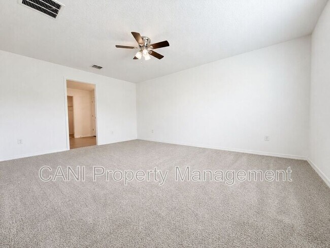 Building Photo - 1100 Sand Trap Ct