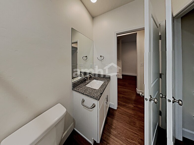 Building Photo - 302 E Sicily Dr