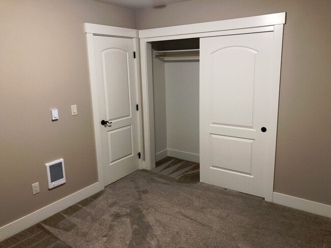 Building Photo - Beautiful Three Bedroom Downstairs Duplex