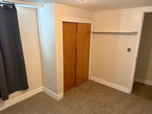 Building Photo - 498 Fern Dr