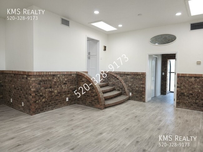 Building Photo - 500 E Eden Pl