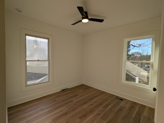 Building Photo - 619 Carpenter St