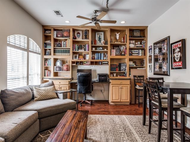 Building Photo - 5735 Richmond Ave