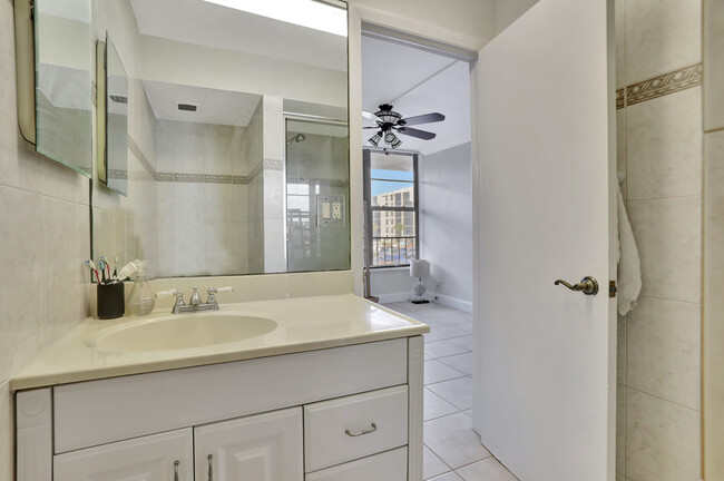 Building Photo - 13 Royal Palm Way