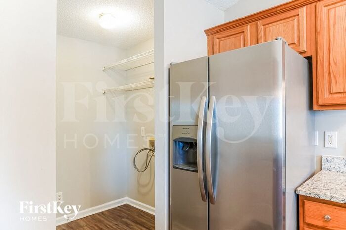 Building Photo - 7113 Spanglers Spring Way