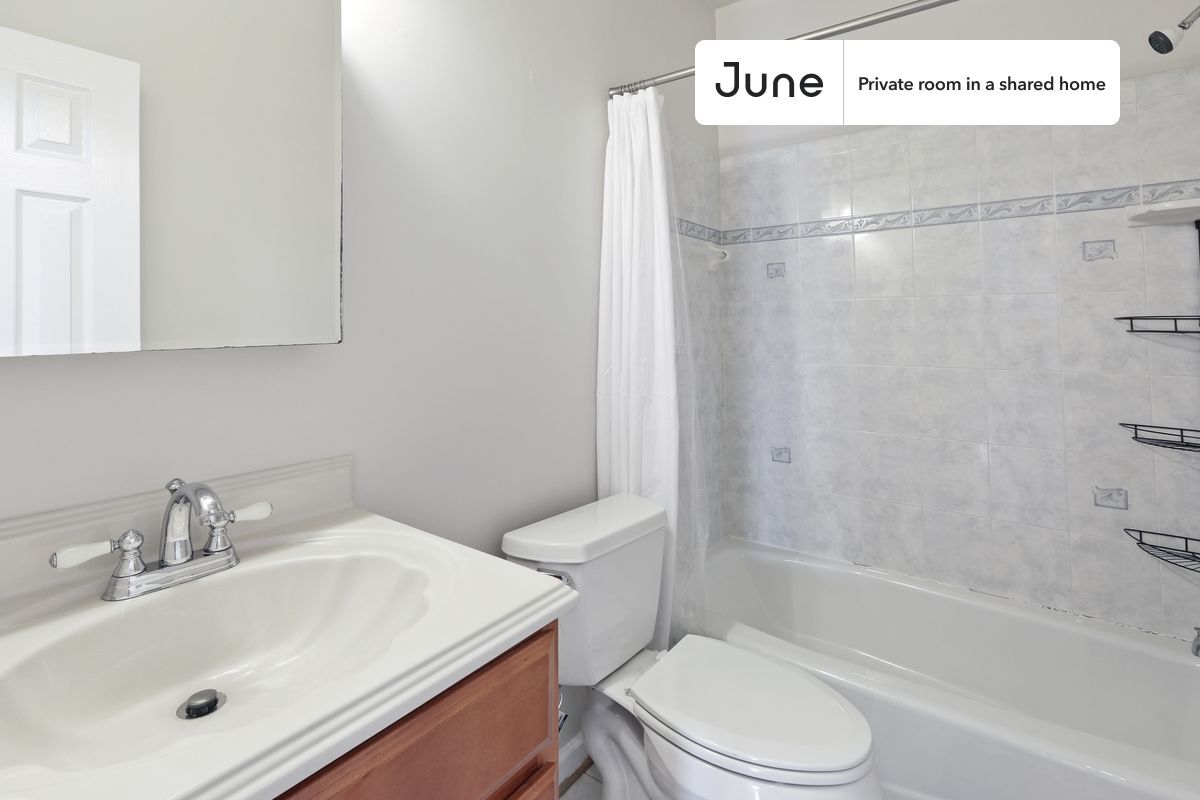 Building Photo - Room in Shared 3 bed/2.5 bath home