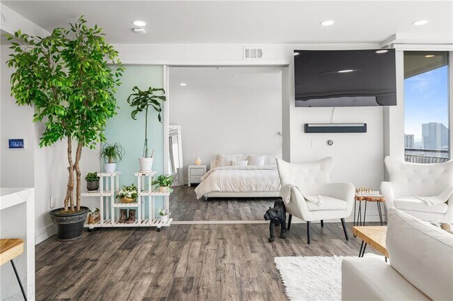 Building Photo - 3338 Peachtree Rd NE