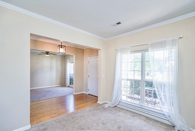 Building Photo - 545 Smoothstone Dr