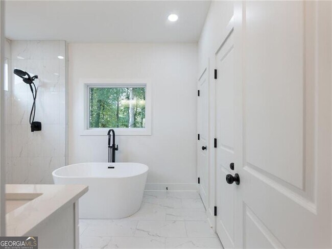 Building Photo - 2438 Shadburn Ferry Dr