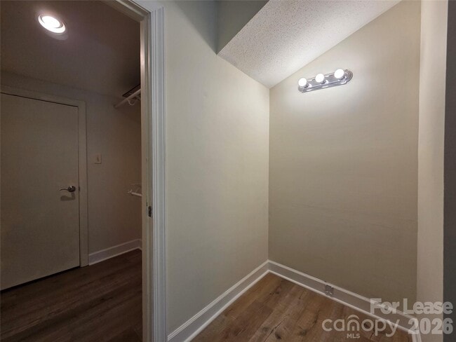 Building Photo - 23 Longbow Ct