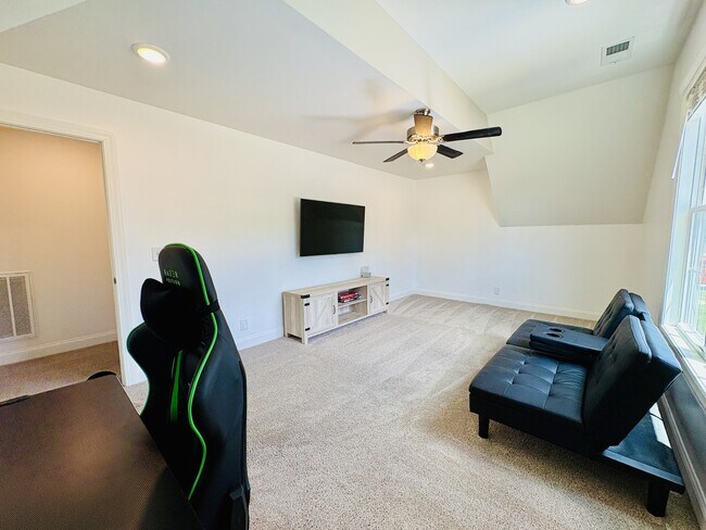 Building Photo - 1268 Easthaven Dr