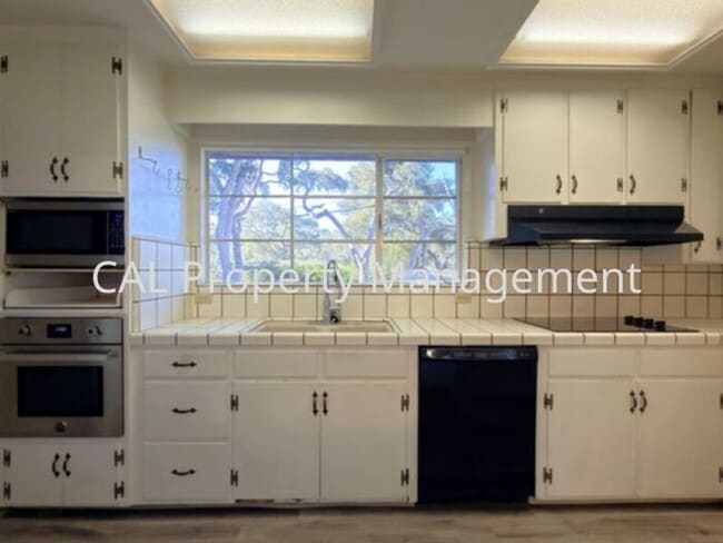 Building Photo - Beautiful 3-Bedroom Pebble Beach Home!