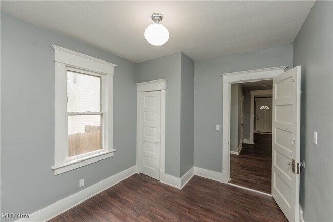 Building Photo - 1226 W Erie Ave