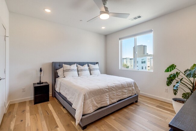 Building Photo - Beautiful Modern Three-Story Townhome minutes from Lower Greenville!