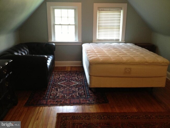 Building Photo - 214 E University Pkwy