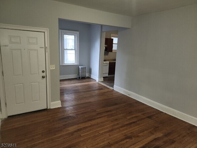 Building Photo - 556 Scotland Rd