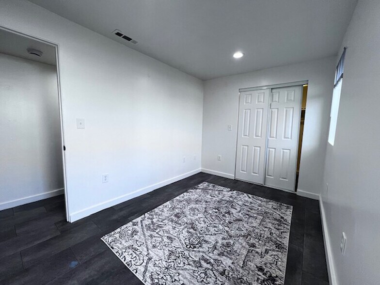 Building Photo - 731 Willow St