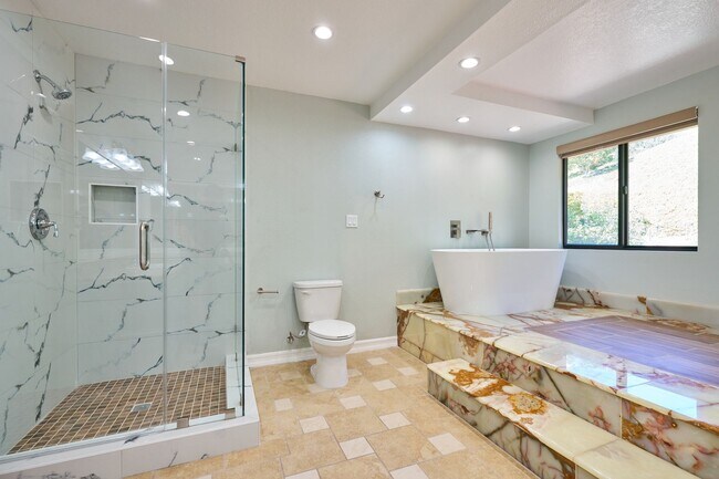 Building Photo - Aqua Vista - Entertainers Playhouse