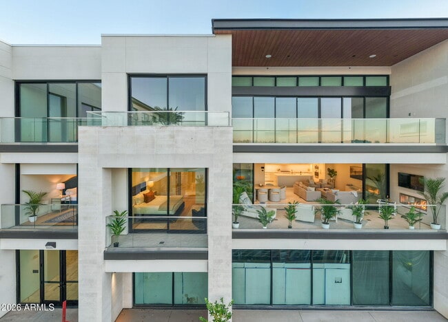 Building Photo - 6587 N Palmeraie Blvd