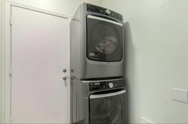 Building Photo - 4274 E Alamo St