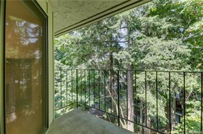 Building Photo - 1Bd/1Ba Kirkland Condo