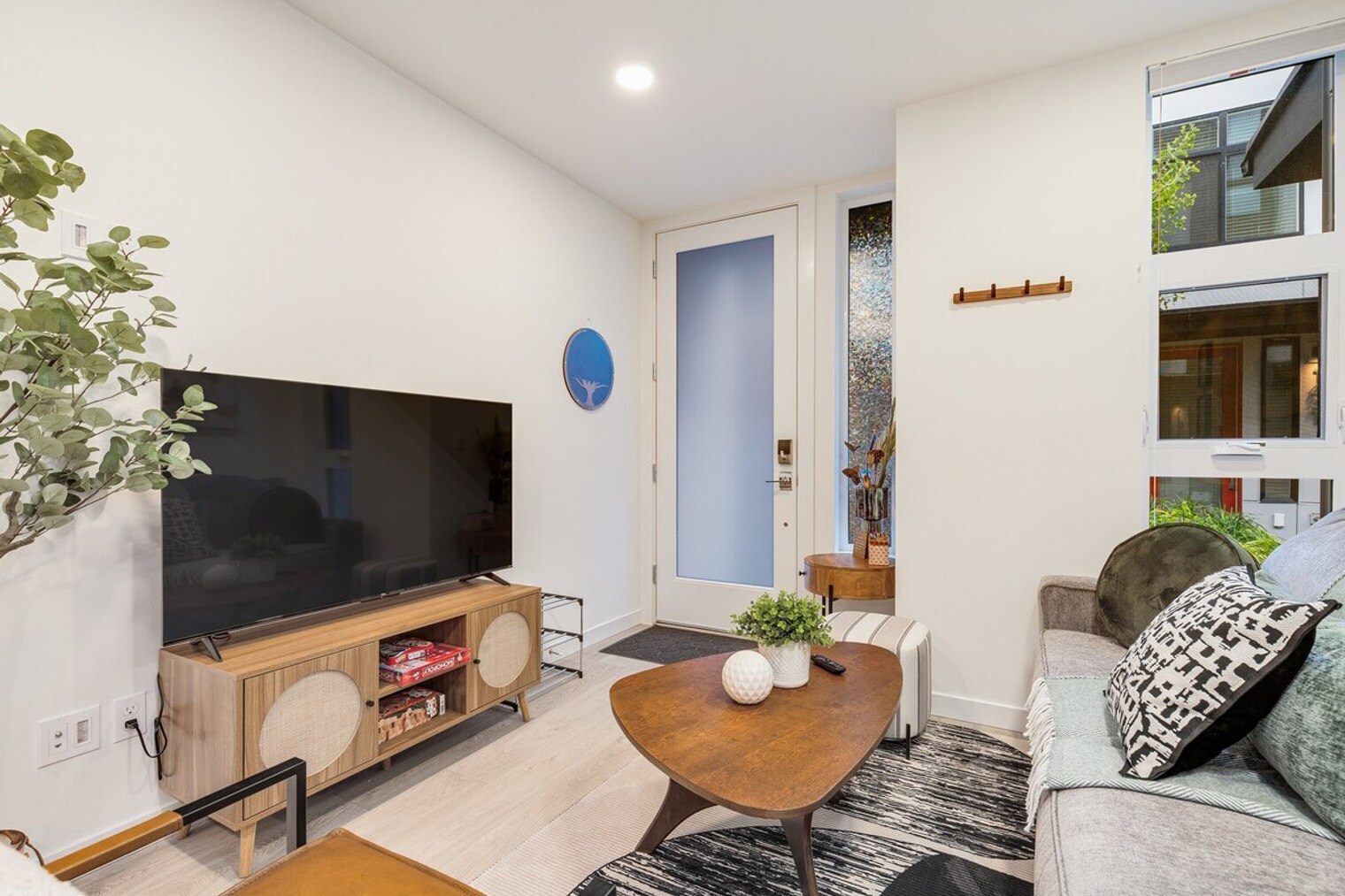 Building Photo - 1431 E Howell St