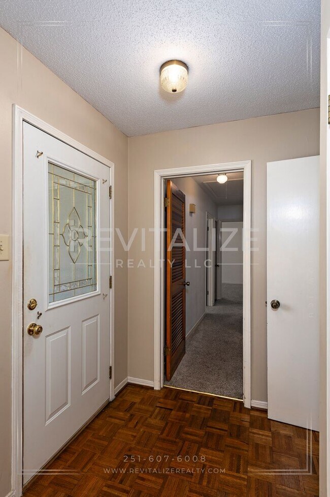 Building Photo - Charming 3 Bed 2 Ba Home Close to Saraland