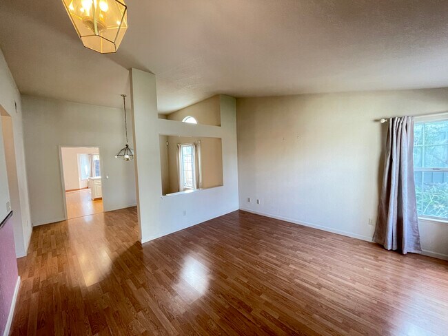 Building Photo - 1415 New England Dr
