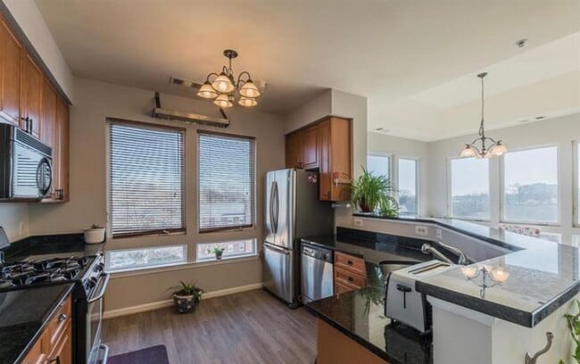 Building Photo - 801 S Greenbrier St